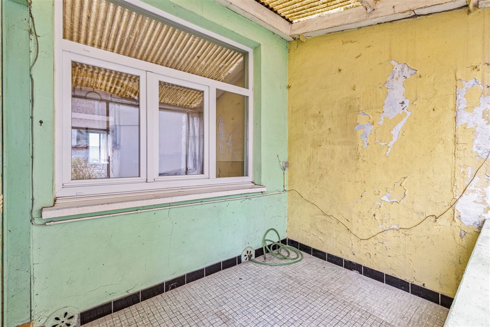 OPTION: Maison 5CH avec jardinet S/O -  à rénover