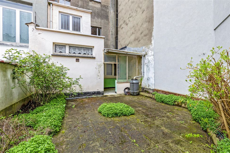 OPTION: Maison 5CH avec jardinet S/O -  à rénover