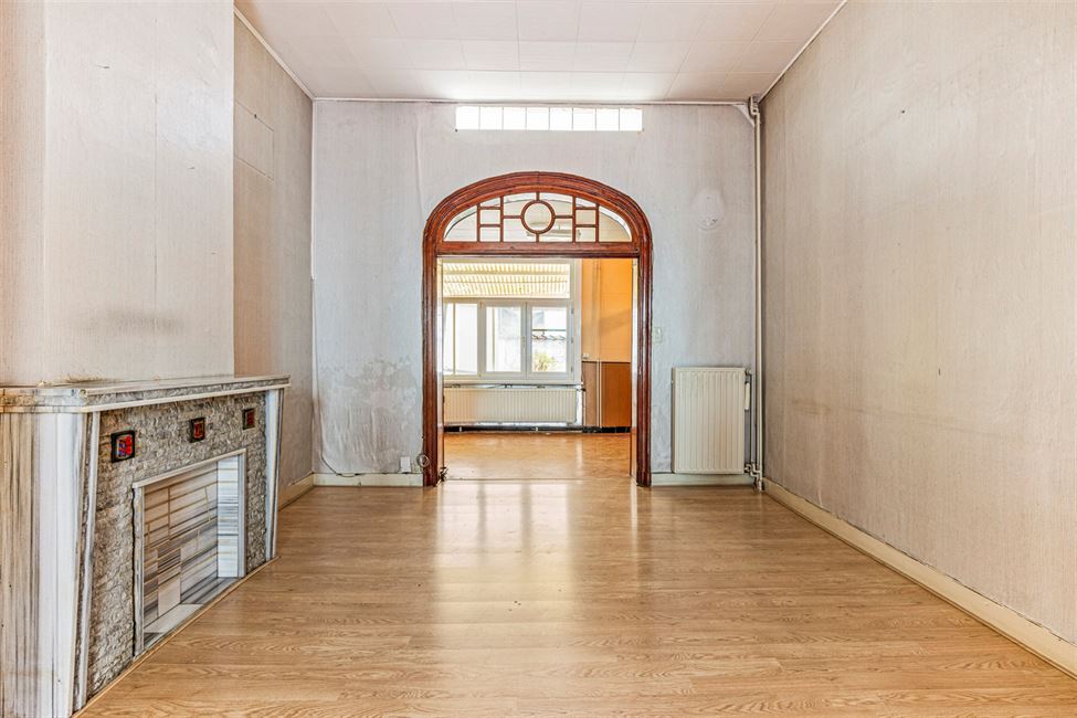 OPTION: Maison 5CH avec jardinet S/O -  à rénover