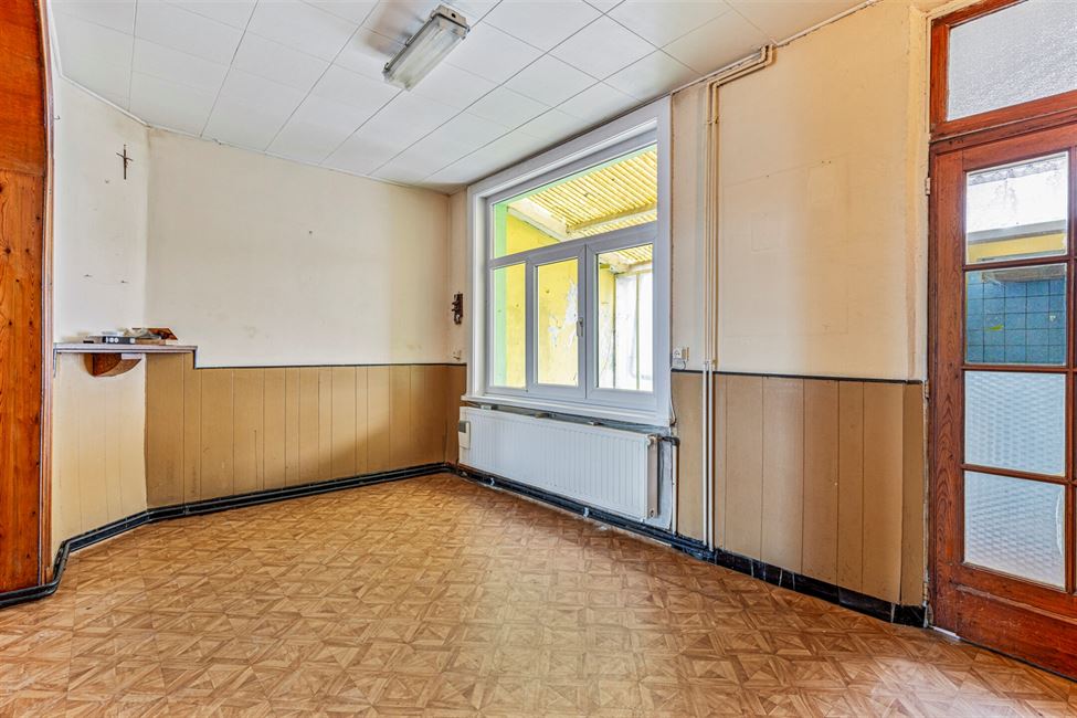 OPTION: Maison 5CH avec jardinet S/O -  à rénover