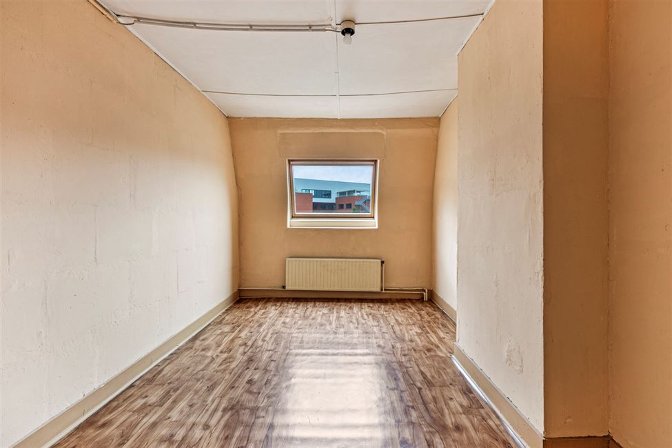 OPTION: Maison 5CH avec jardinet S/O -  à rénover