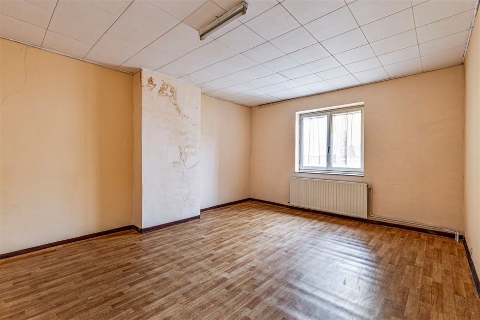 OPTION: Maison 5CH avec jardinet S/O -  à rénover