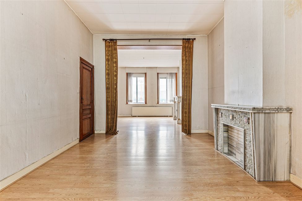 OPTION: Maison 5CH avec jardinet S/O -  à rénover