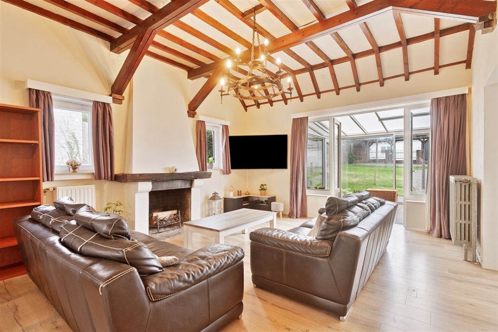 En cours de compromis :Villa  à 2 pas du centre de Wavre !