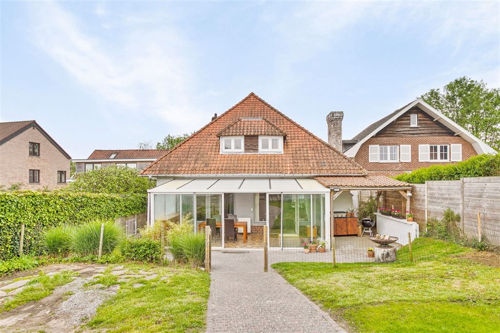 En cours de compromis :Villa  à 2 pas du centre de Wavre !