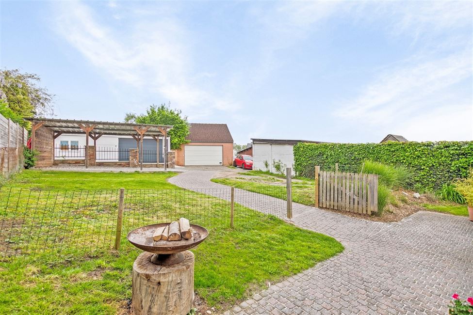 En cours de compromis :Villa  à 2 pas du centre de Wavre !