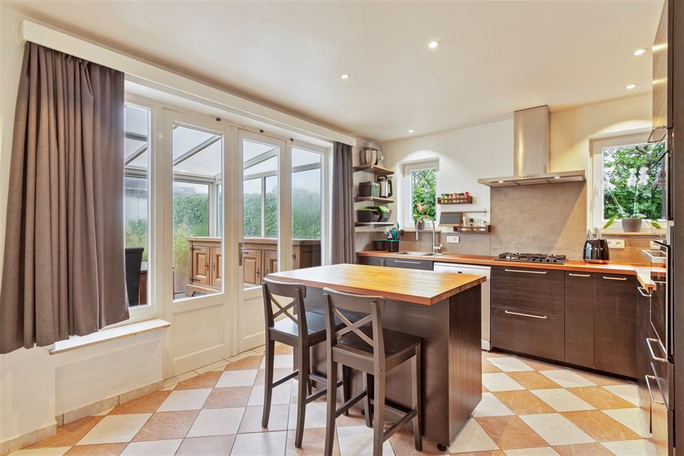 En cours de compromis :Villa  à 2 pas du centre de Wavre !