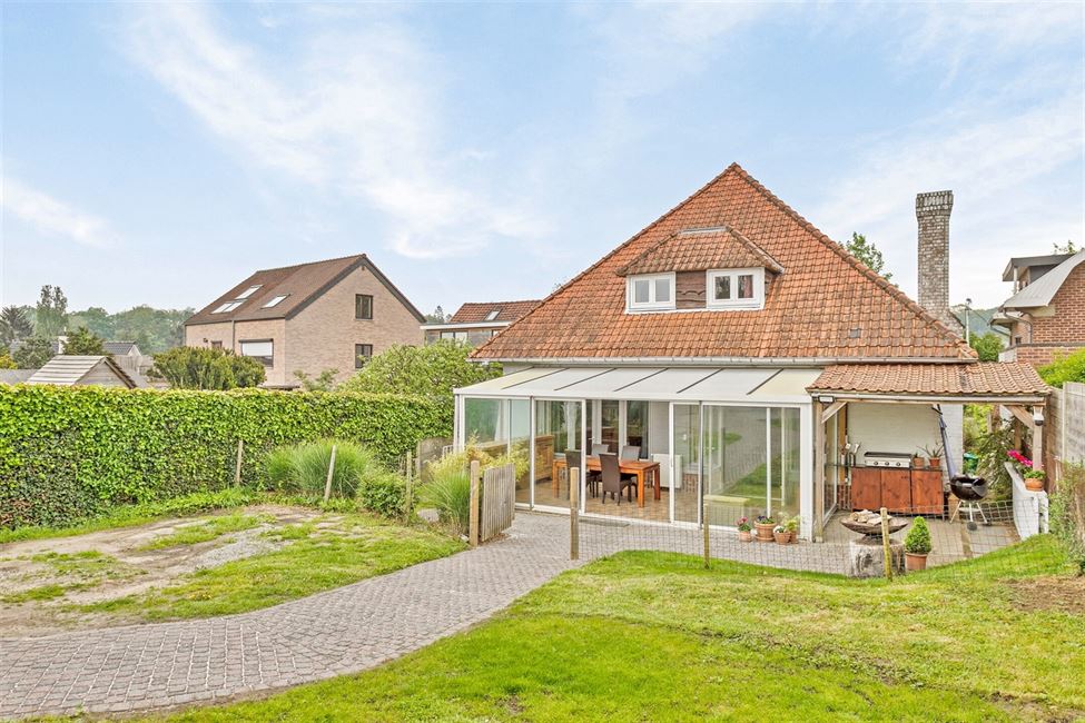 En cours de compromis :Villa  à 2 pas du centre de Wavre !