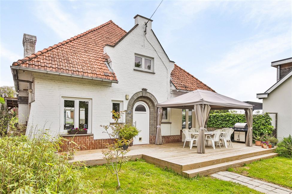 En cours de compromis :Villa  à 2 pas du centre de Wavre !