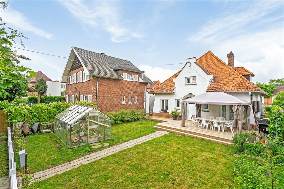 En cours de compromis :Villa  à 2 pas du centre de Wavre !