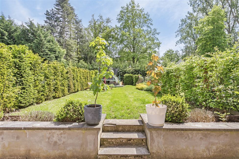 VENDU! Bel étage de 175M2 avec jardin S/E