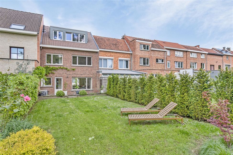 VENDU! Bel étage de 175M2 avec jardin S/E