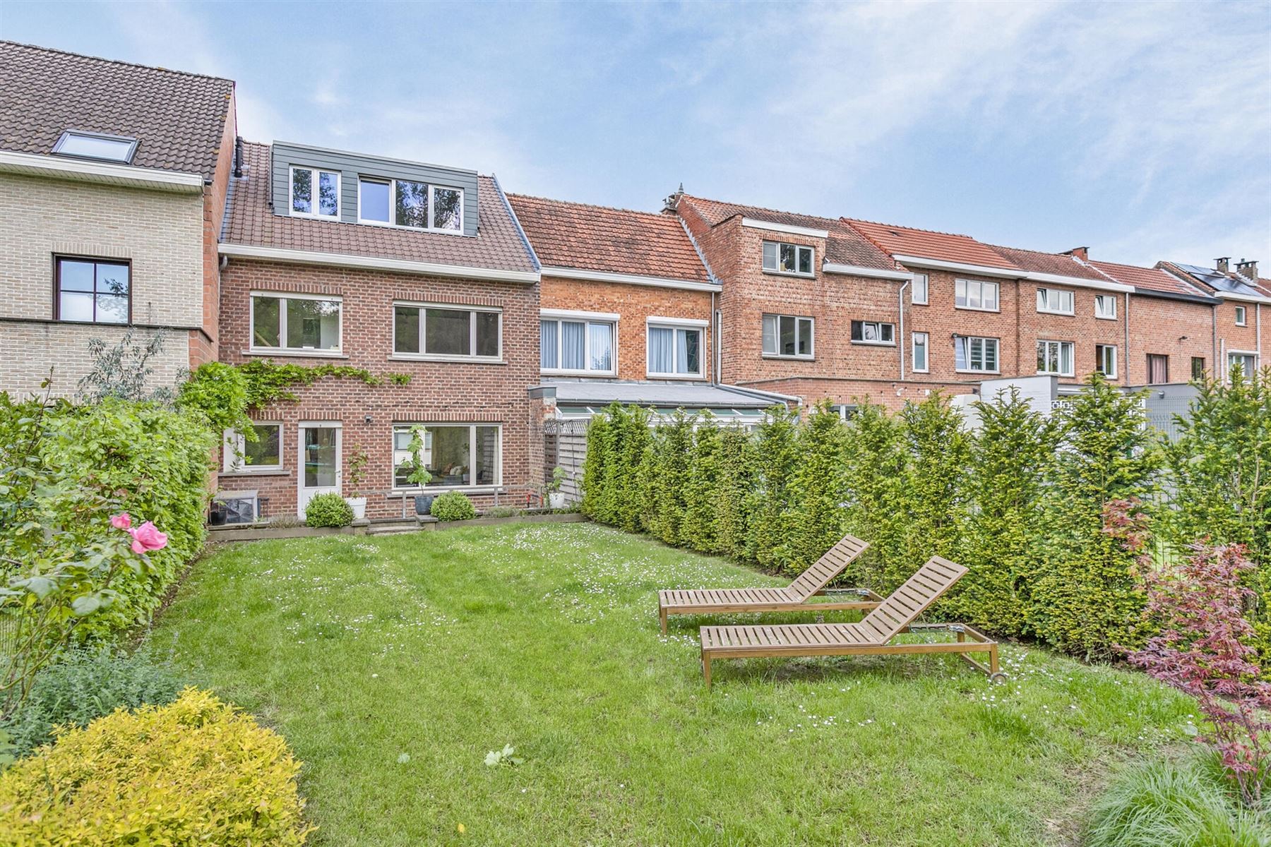 VENDU! Bel étage de 175M2 avec jardin S/E