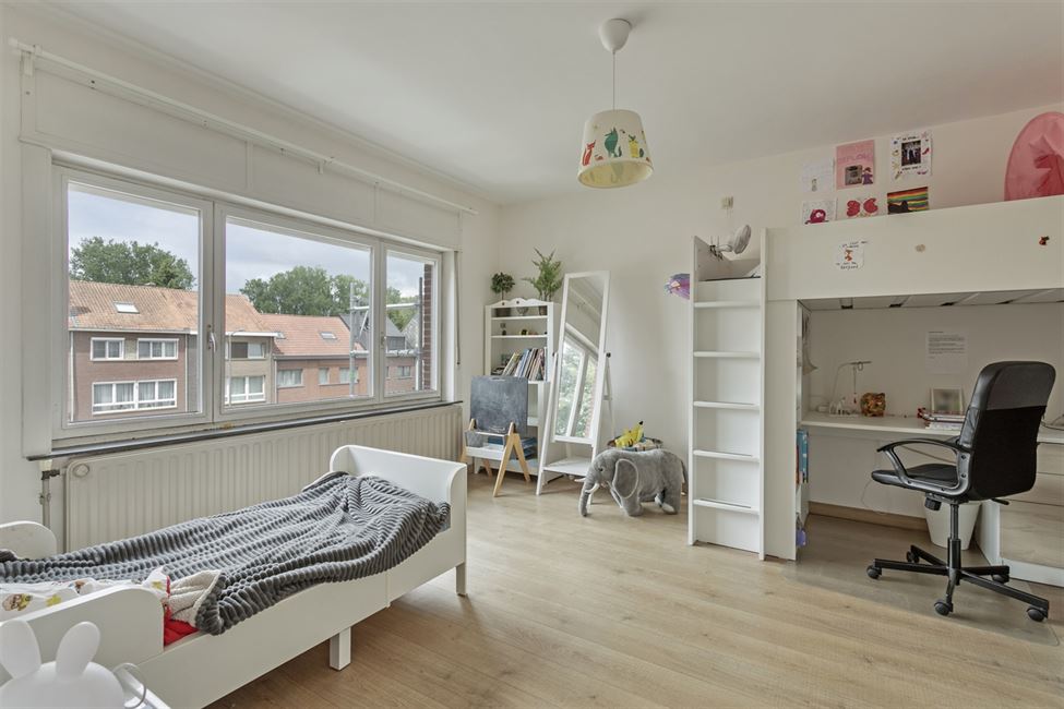 VENDU! Bel étage de 175M2 avec jardin S/E