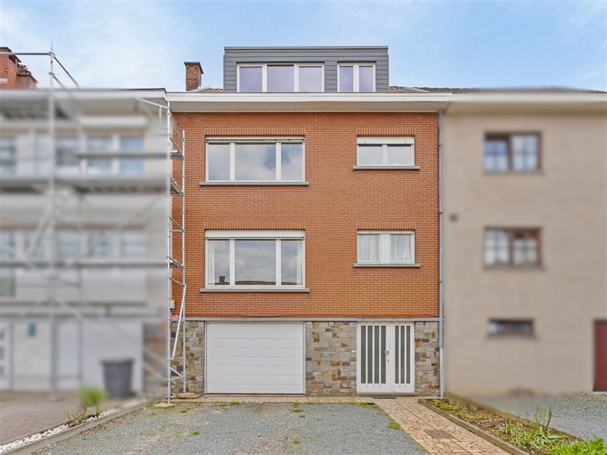 VENDU! Bel étage de 175M2 avec jardin S/E