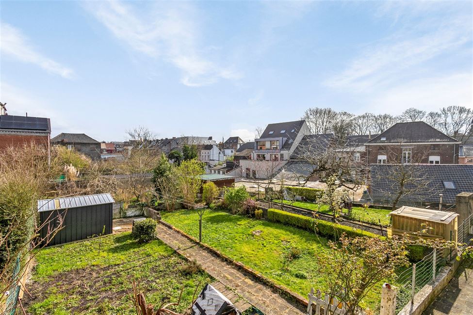 OPTION OPTION Maison à rénover avec tt mignon jardin