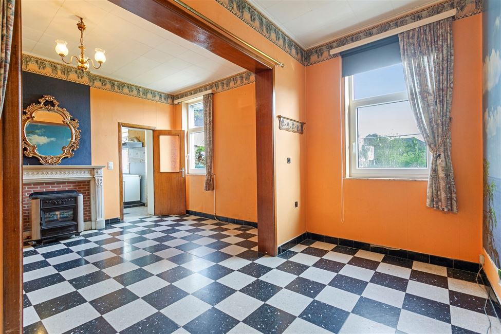 OPTION OPTION Maison à rénover avec tt mignon jardin