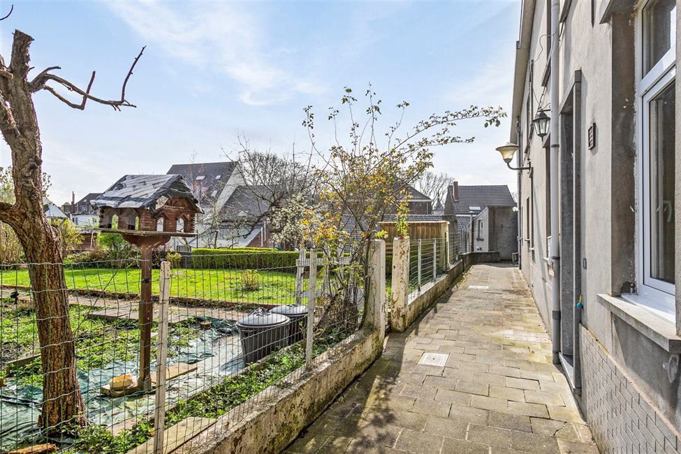 OPTION OPTION Maison à rénover avec tt mignon jardin