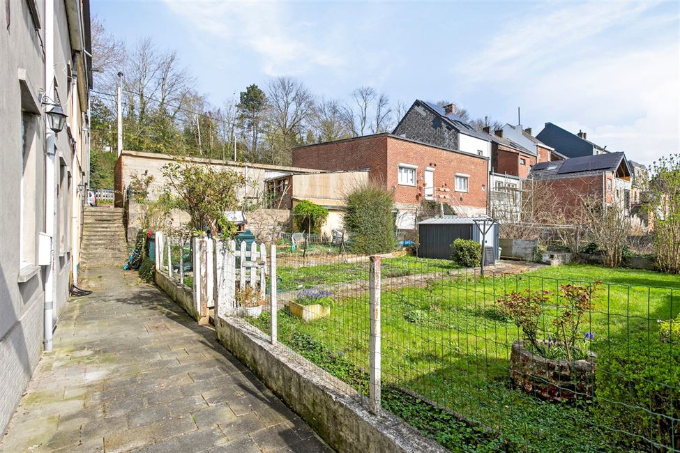 OPTION OPTION Maison à rénover avec tt mignon jardin