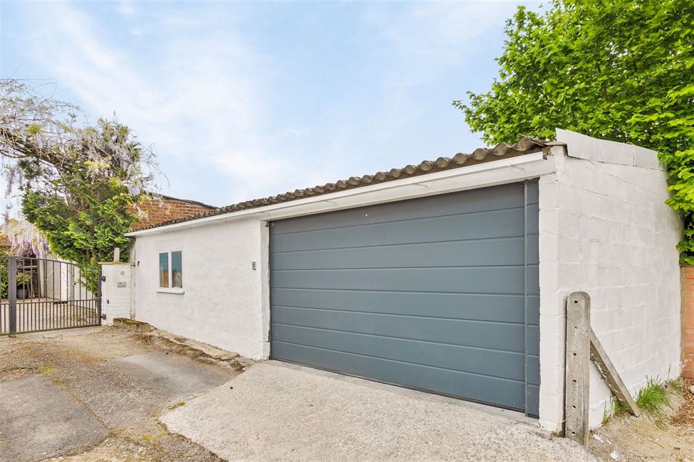 En cours de compromis :Villa  à 2 pas du centre de Wavre !