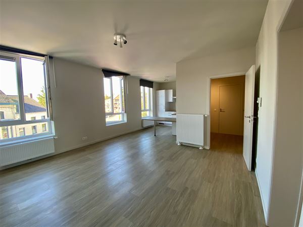 TROP TARD! LOUé! BEL APPARTEMENT 1CH QUASI NEUF! 