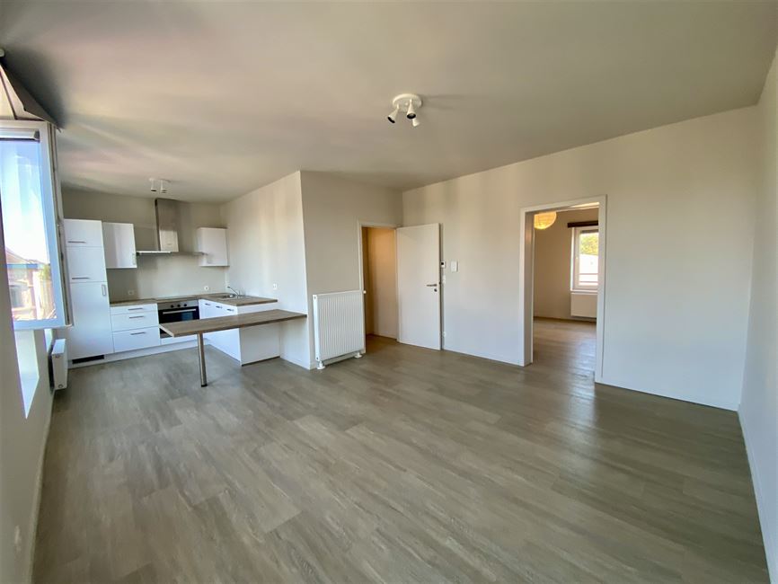 TROP TARD! LOUé! BEL APPARTEMENT 1CH QUASI NEUF! 