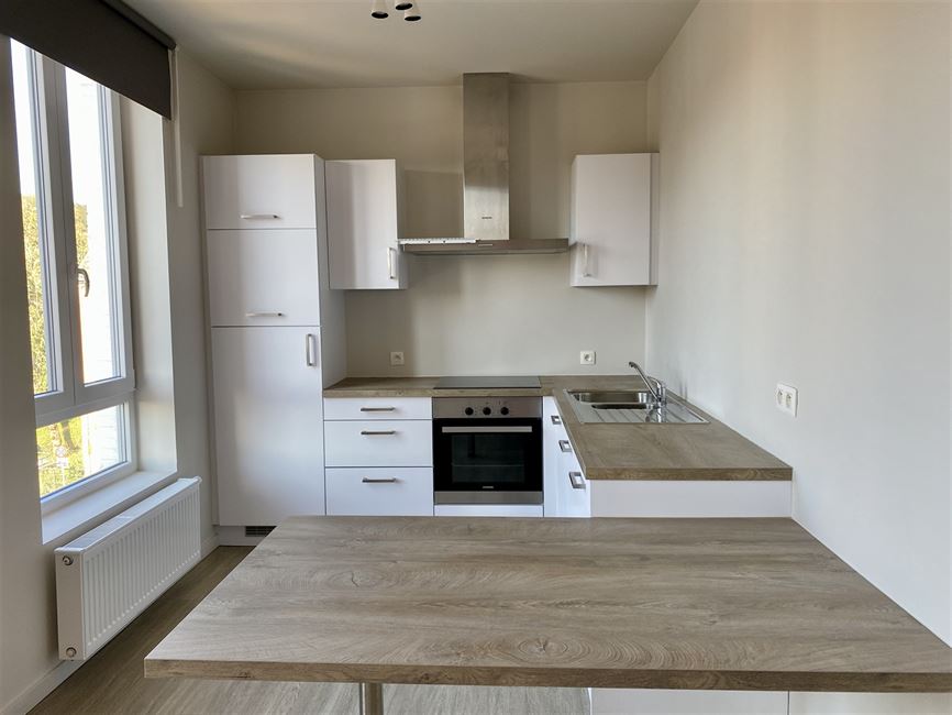 TROP TARD! LOUé! BEL APPARTEMENT 1CH QUASI NEUF!