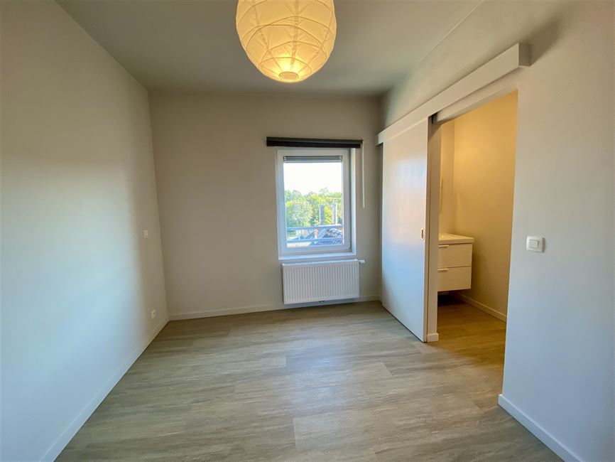 TROP TARD! LOUé! BEL APPARTEMENT 1CH QUASI NEUF!