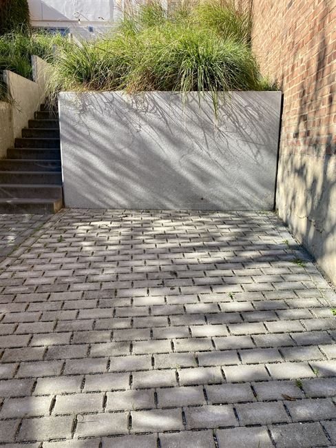 TROP TARD! LOUé! BEL APPARTEMENT 1CH QUASI NEUF! 