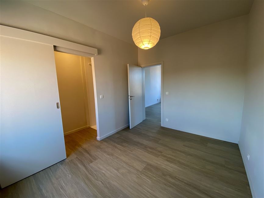 TROP TARD! LOUé! BEL APPARTEMENT 1CH QUASI NEUF!