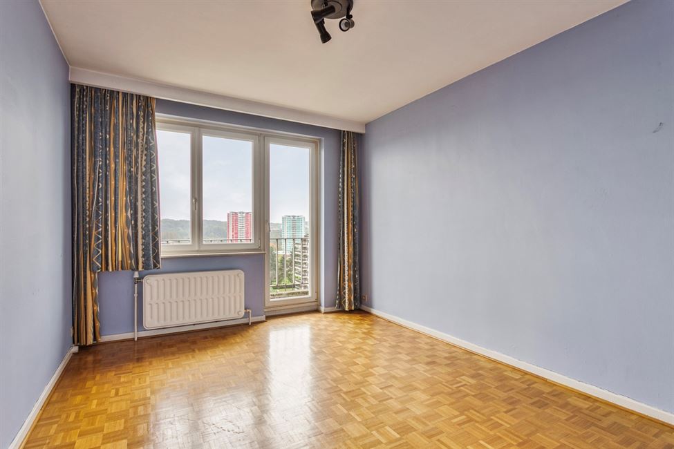 option/vendu: Bel appart. lumineux 2CH à rafraîchir