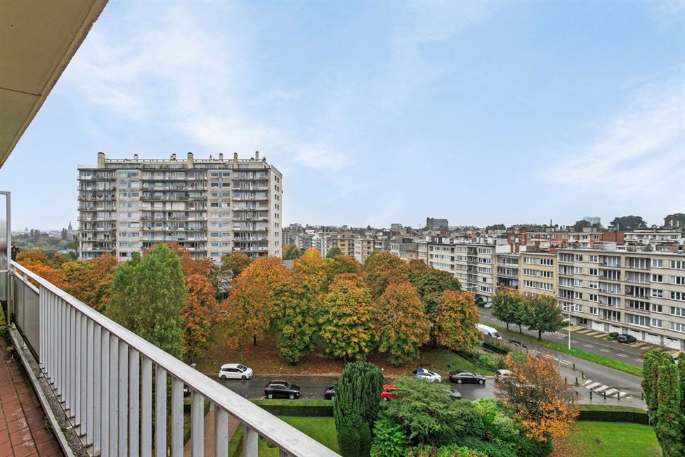 option/vendu: Bel appart. lumineux 2CH à rafraîchir