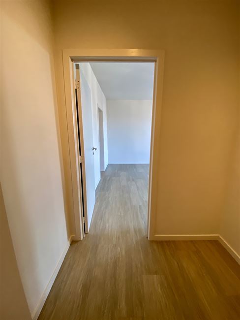 TROP TARD! LOUé! BEL APPARTEMENT 1CH QUASI NEUF! 