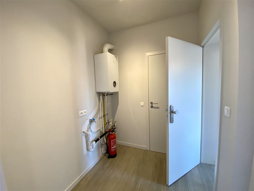 TROP TARD! LOUé! BEL APPARTEMENT 1CH QUASI NEUF!