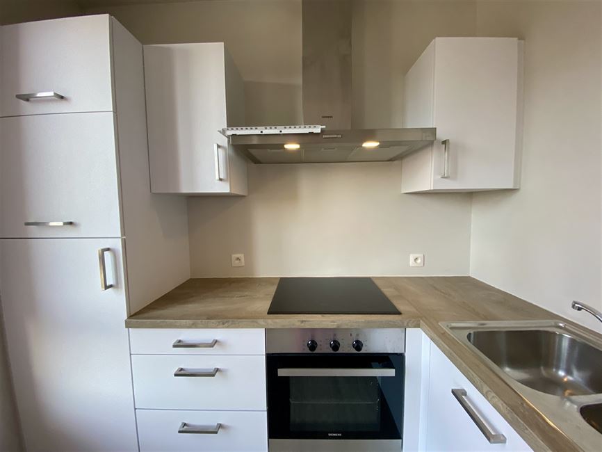 TROP TARD! LOUé! BEL APPARTEMENT 1CH QUASI NEUF! 