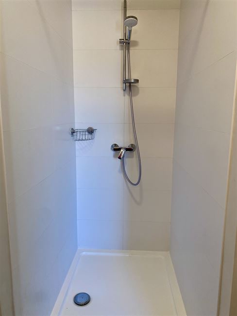 TROP TARD! LOUé! BEL APPARTEMENT 1CH QUASI NEUF!