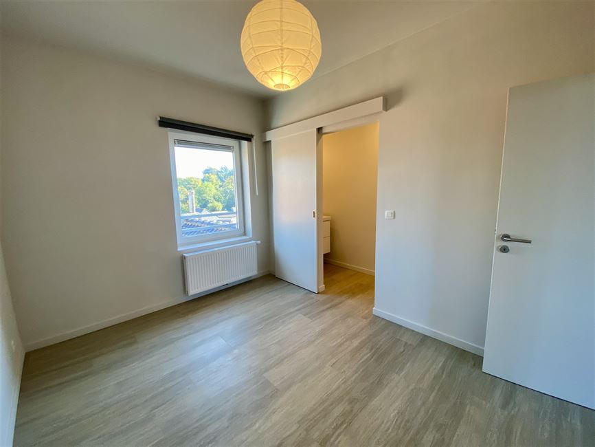 TROP TARD! LOUé! BEL APPARTEMENT 1CH QUASI NEUF!