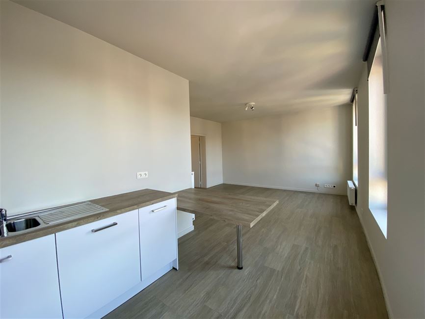 TROP TARD! LOUé! BEL APPARTEMENT 1CH QUASI NEUF! 