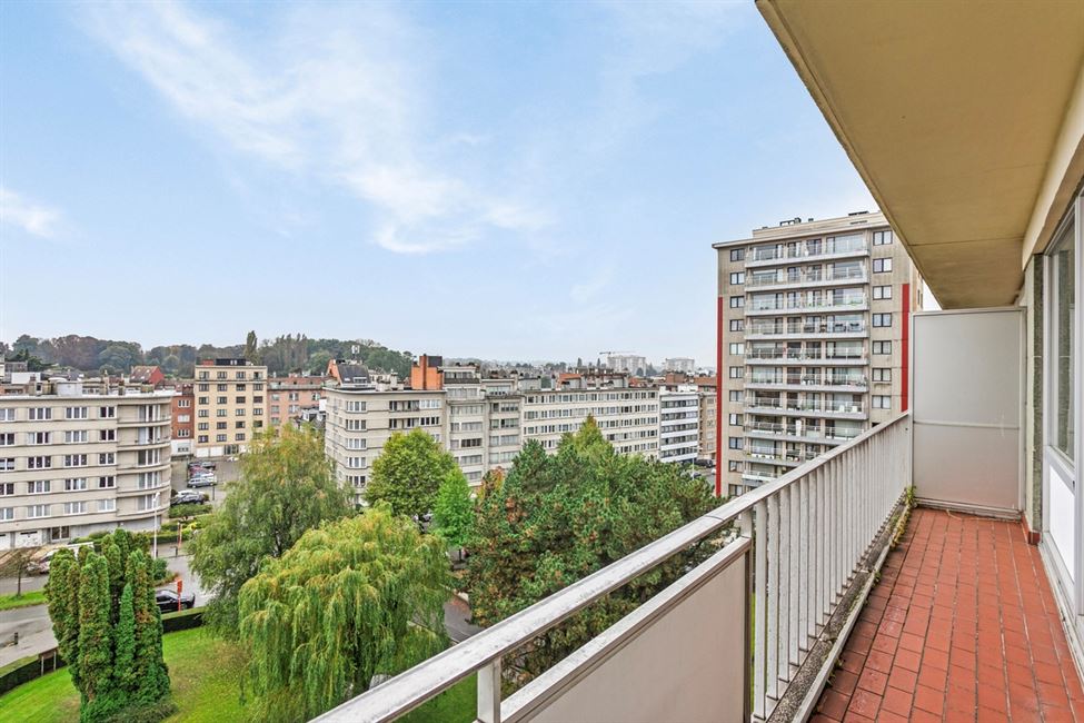 option/vendu: Bel appart. lumineux 2CH à rafraîchir