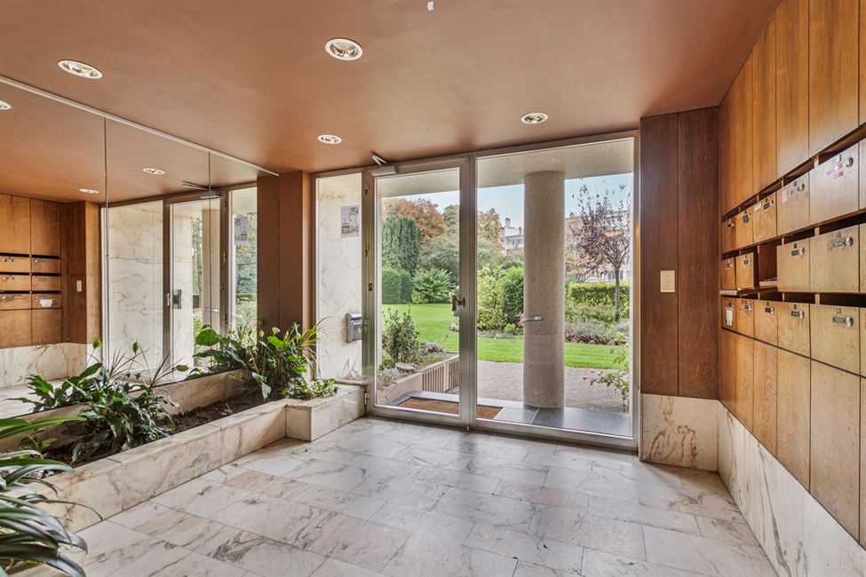 option/vendu: Bel appart. lumineux 2CH à rafraîchir