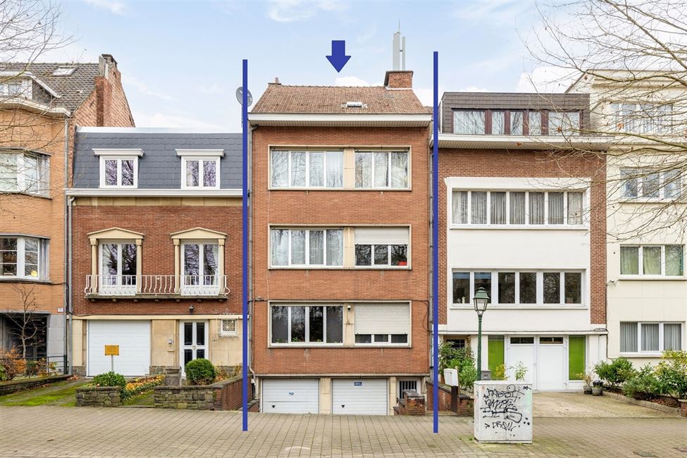 VENDU! Pagodes: Bel appartement 2CH avec splendide jardin