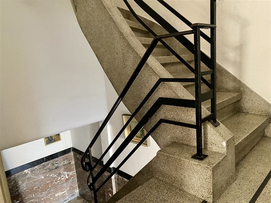 VENDU! Pagodes: Bel appartement 2CH avec splendide jardin