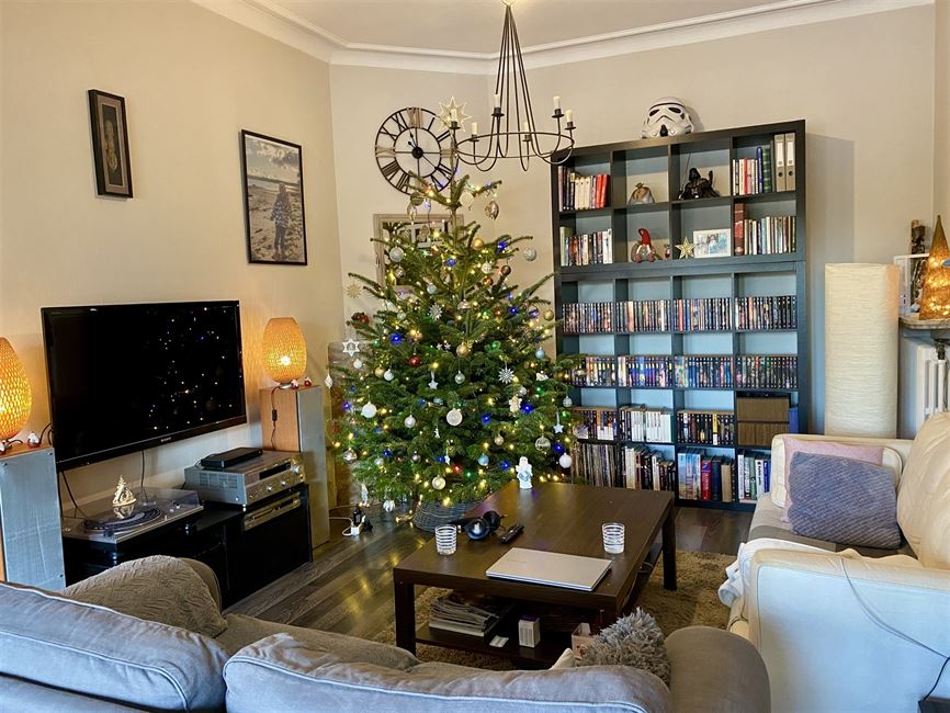 VENDU! Pagodes: Bel appartement 2CH avec splendide jardin