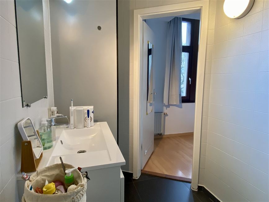 VENDU! Studio meublé en parfait état - top investissement!