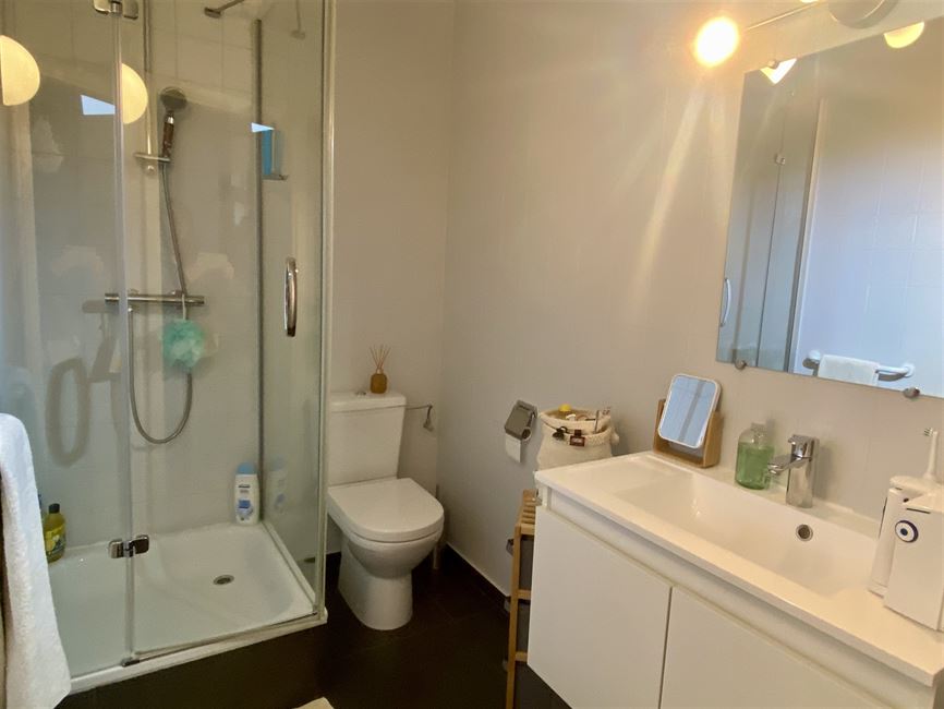 VENDU! Studio meublé en parfait état - top investissement!