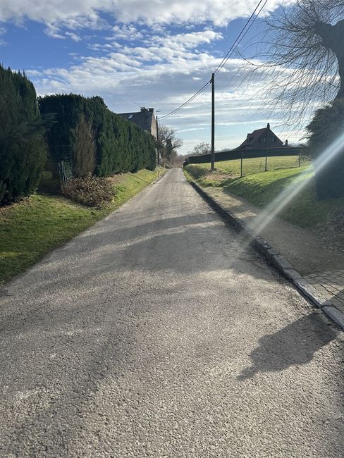 Belle vaste parcelle ds un des plus beaux villages de Wallonie !
