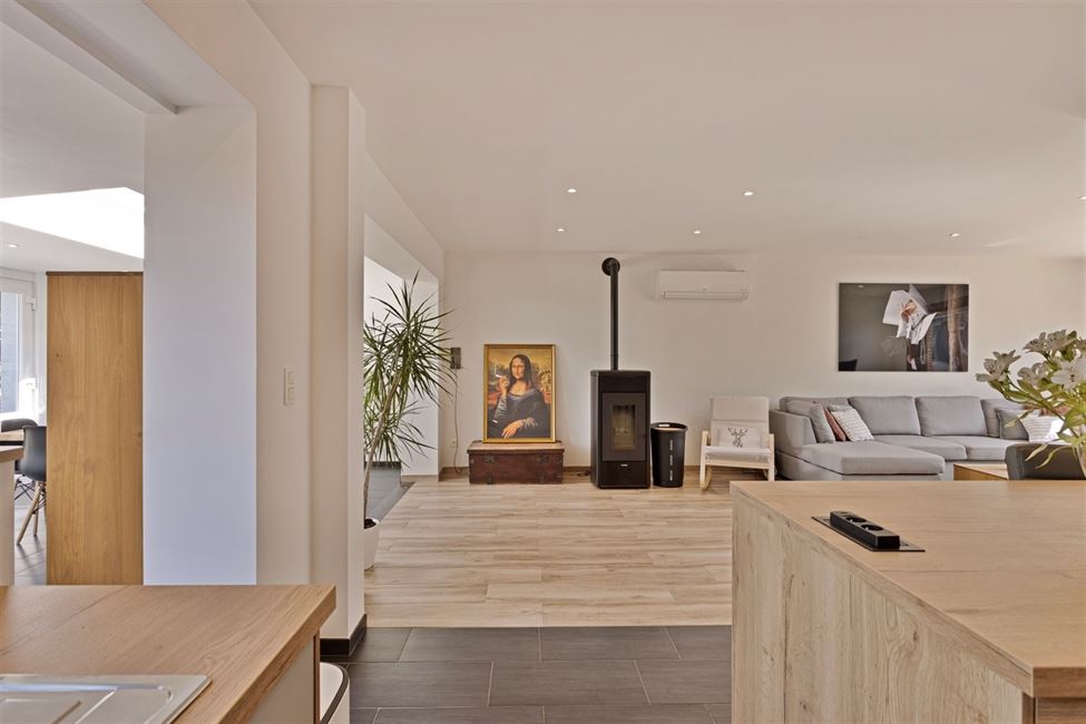 VENDUE! Maison bel étage 3 chambres, jardin