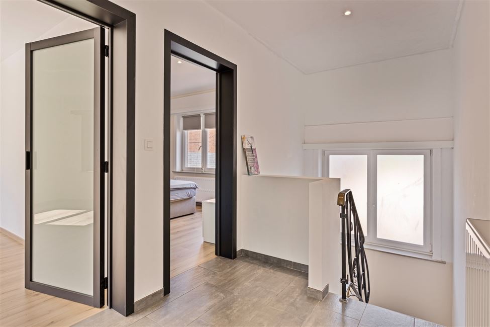 VENDUE! Maison bel étage 3 chambres, jardin