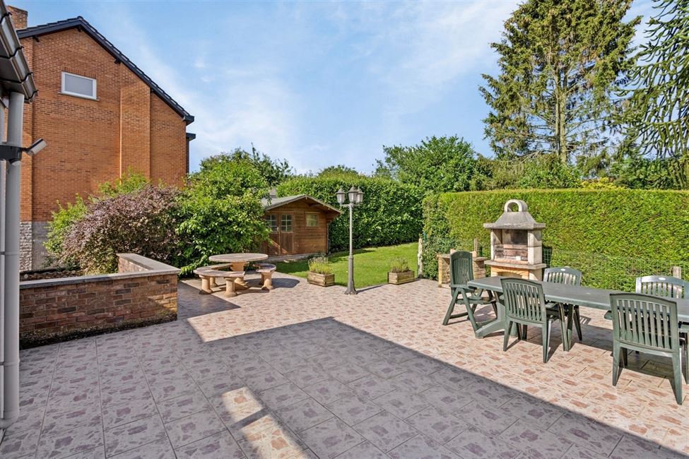 VENDUE! Maison bel étage 3 chambres, jardin