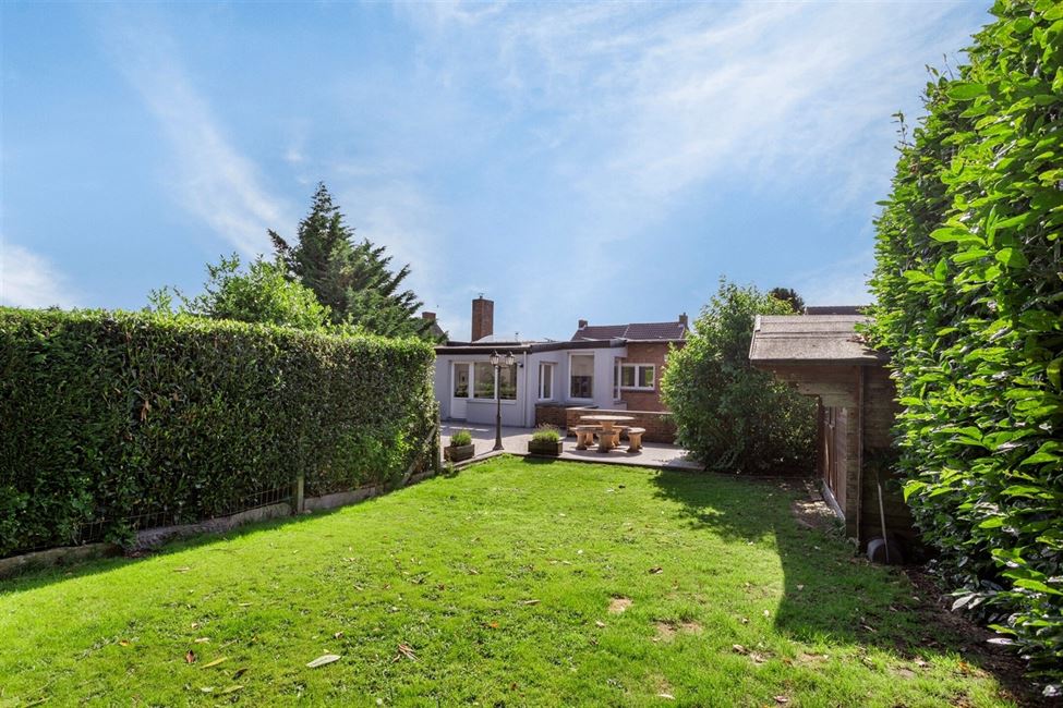 VENDUE! Maison bel étage 3 chambres, jardin